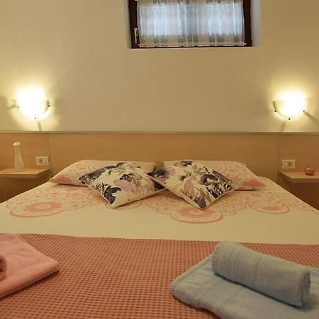 Apartmani Sole Pjescana Uvala Buitenkant foto