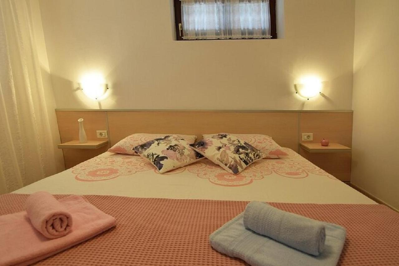 Apartmani Sole Pjescana Uvala Buitenkant foto