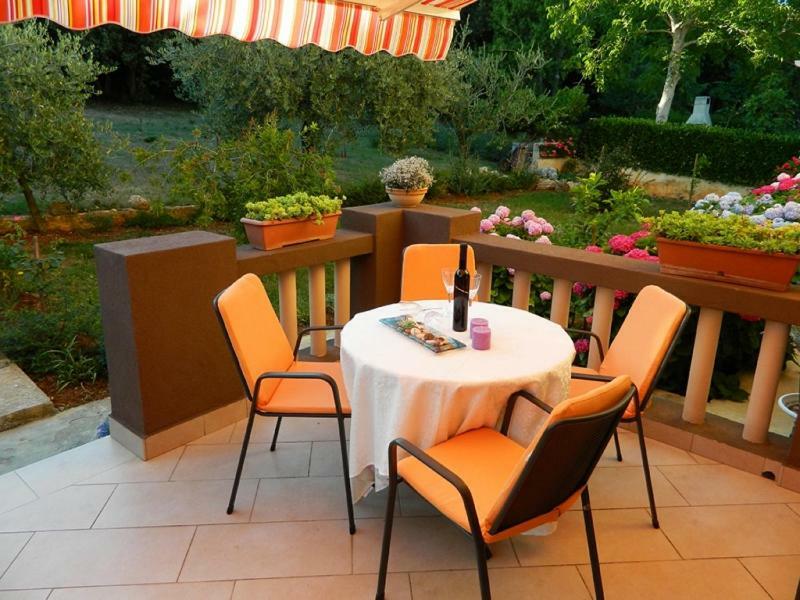 Apartmani Sole Pjescana Uvala Buitenkant foto